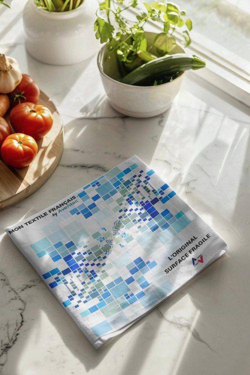 Lavette microfibre surfaces fragiles sur plan de travail en marbre